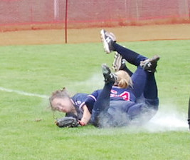 Spektakulärer Diving Catch im Left Field