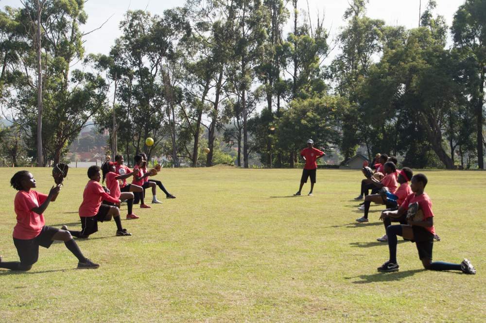Team Uganda trainiert für Softball-Weltmeisterschaft