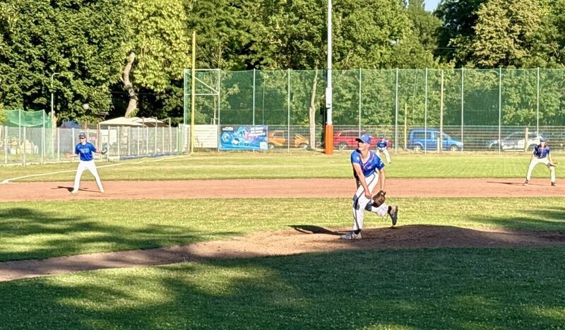 Heisses U16-Flutlicht-Derby geht knapp an die Wanderers